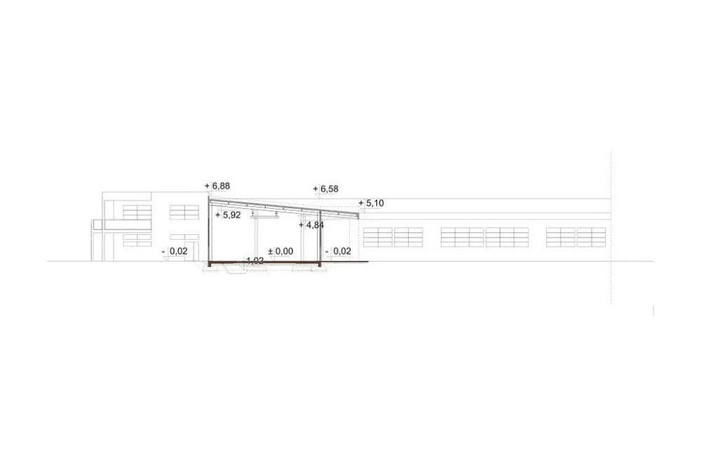 Projekt budynku produkcyjno - biurowego LK-117, niepodpiwniczony, składający się z dwóch części hali produkcyjnej i części biurowej- przekrój B-B