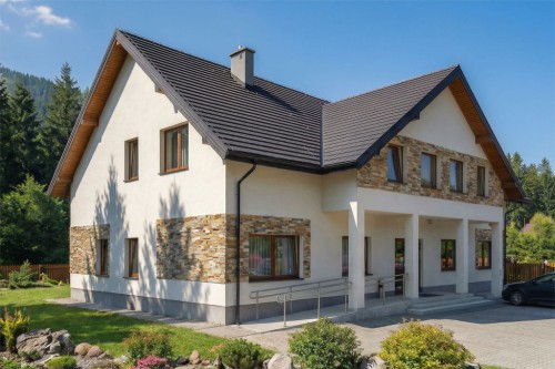 Projekt budynku noclegowego LK-61 B, parterowy z poddaszem użytkowym, częściowo podpiwniczony, bez garażu - wizualizacja elewacji lewej