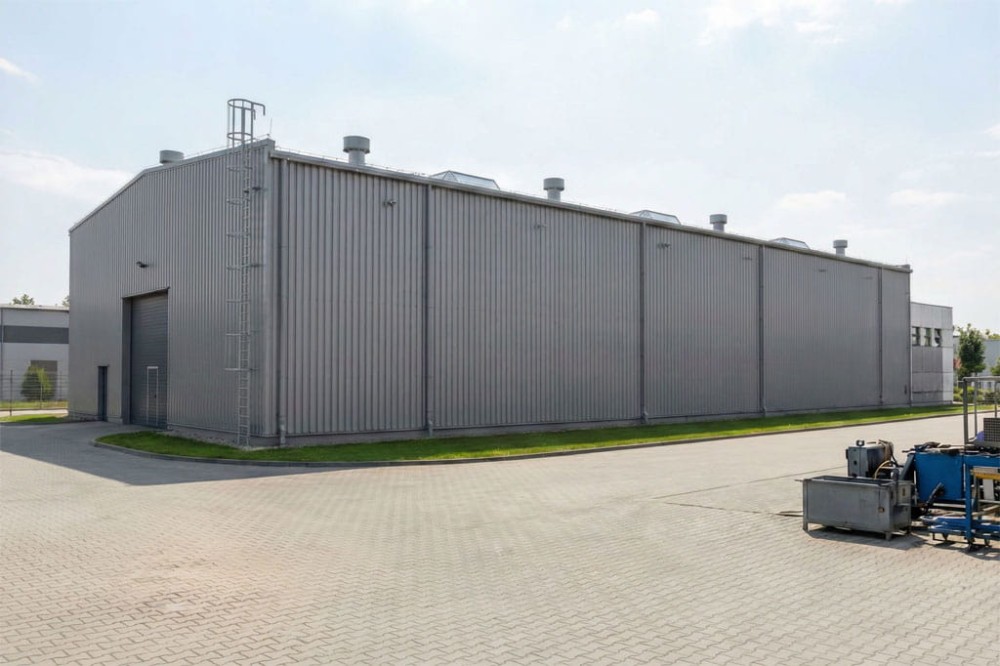 Projekt budynku produkcyjno - biurowego LK-89 B, dwukondygnacyjnego budynku biurowego, jednokondygnacyjnej hali magazynowo - produkcyjnej, niepodpiwniczony - wizualizacja elewacji lewej