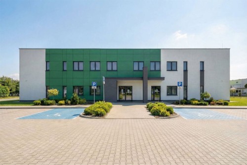 Projekt ośrodka rehabilitacyjnego z częścią hotelową K-155, dwukondygnacyjny, niepodpiwniczony, bez garażu - wizualizacja elewacji frontowej