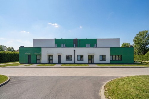 Projekt ośrodka rehabilitacyjnego z częścią hotelową K-155, dwukondygnacyjny, niepodpiwniczony, bez garażu - wizualizacja elewacji ogrodowej