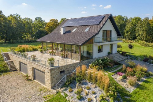 Projekt domu Adix DM-6862, parterowy z poddaszem użytkowym, podpiwniczony, z garażem dwustanowiskowym – wizualizacja elewacji