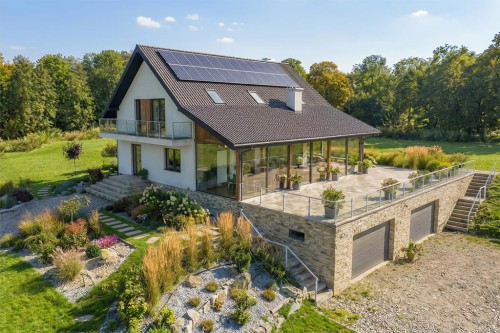 Projekt domu Adix 2 L-6862, parterowy z poddaszem użytkowym, podpiwniczony, z garażem dwustanowiskowym – wizualizacja elewacji