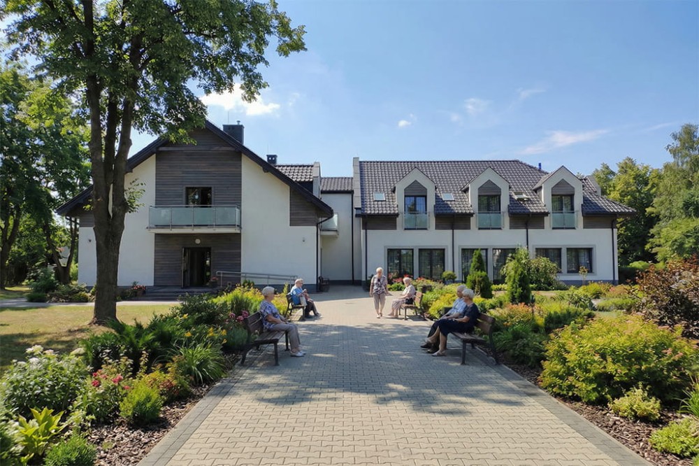 Projekt domu opieki dla osób starszych LK-143, budynek dwukondygnacyjny, bez podpiwniczenia – wizualizacja elewacji