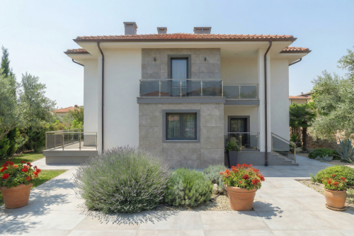 Projekt domu Croda Rossa DM-6453, piętrowy, z garażem, częściowo podpiwniczony - wizualizacja elewacji ogrodowej