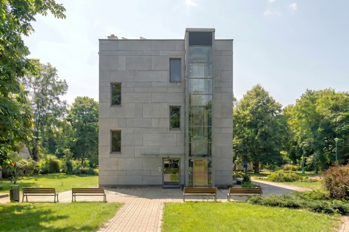 Projekt budynku biurowego LK-179, trzykondygnacyjny, niepodpiwniczony, zaprojektowany w technologii tradycyjnej murowanej - wizualizacja elewacji frontowej