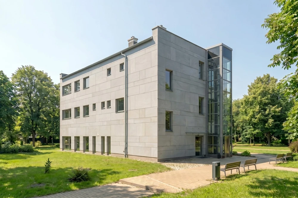 Projekt budynku biurowego LK-179, trzykondygnacyjny, niepodpiwniczony, zaprojektowany w technologii tradycyjnej murowanej - wizualizacja elewacji lewej