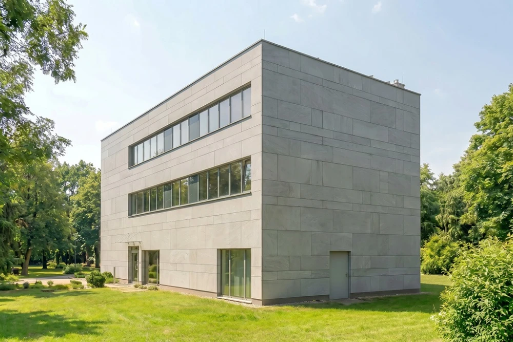 Projekt budynku biurowego LK-179, trzykondygnacyjny, niepodpiwniczony, zaprojektowany w technologii tradycyjnej murowanej - wizualizacja elewacji prawej ujęcie 2