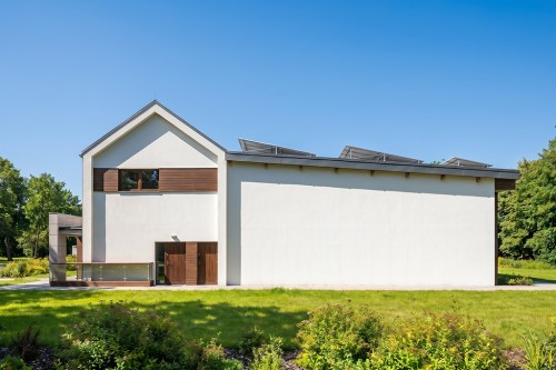 Projekt budynku mieszkalnego z częścią usługową K-176, częściowo podpiwniczony, z dwiema kondygnacjami nadziemnymi: parterem oraz piętrem - wizualizacja elewacji ogrodowej