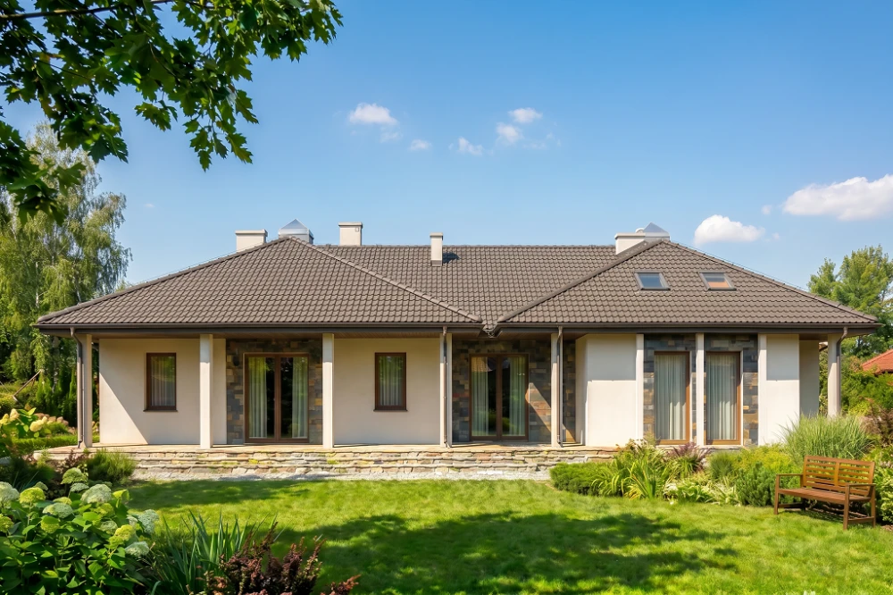 Projekt domu Marmarole DM-6393, parterowy ze strychem, bez garażu, bez podpiwniczenia - wizualizacja elewacji ogrodowej