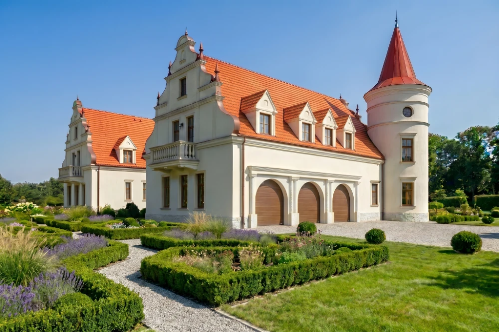 Projekt domu Słoszewice RW-04, parterowy z poddaszem użytkowym, z garażem trzystanowiskowym, częściowo podpiwniczony - wizualizacja elewacji prawej