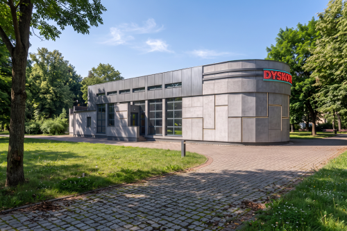 Projekt dyskoteki K-10, budynek parterowy z antresolą, częściowo podpiwniczony - wizualizacja elewacji ogrodowej