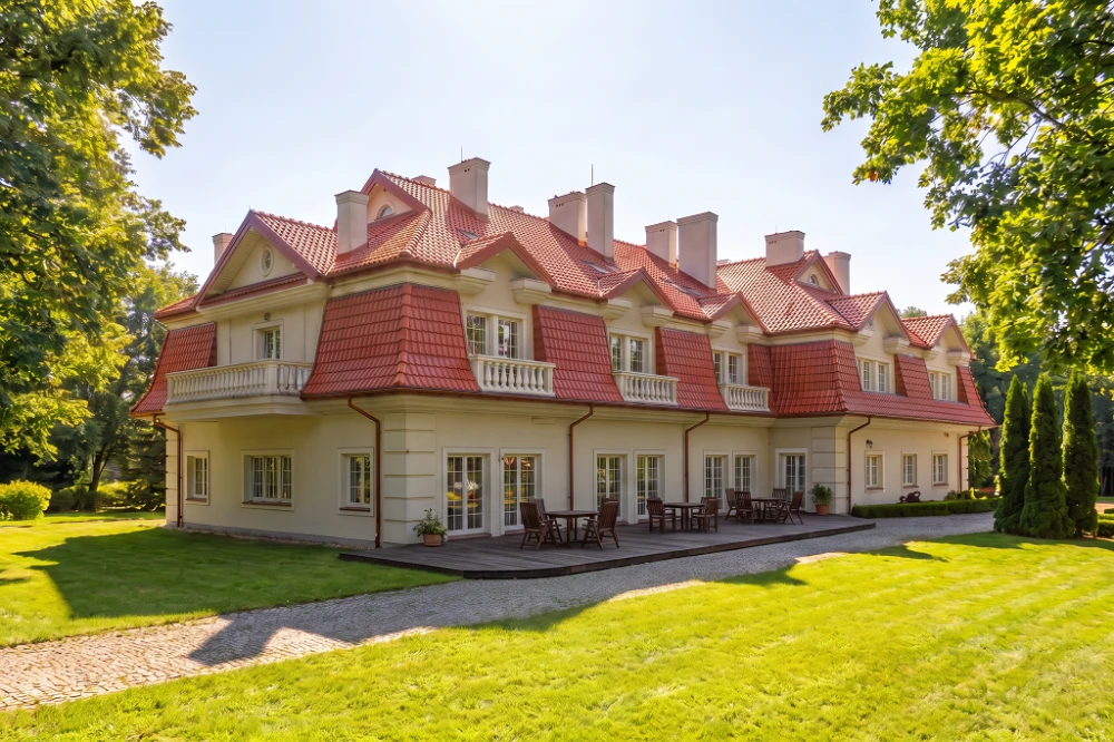 Projekt hotelu K-12, budynek piętrowy z poddaszem użytkowym, częściowo podpiwniczony - wizualizacja elewacji ogrodowej