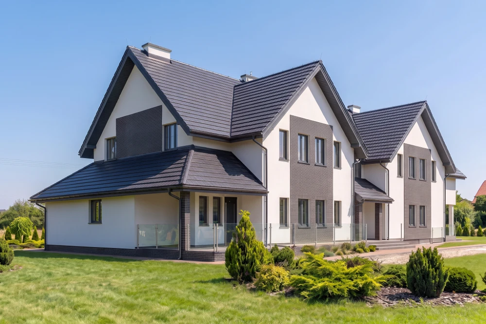 Projekt motelu, pensjonatu K-07, budynek parterowy z poddaszem użytkowym, bez, garażu, bez podpiwniczenia - wizualizacja elewacji lewej