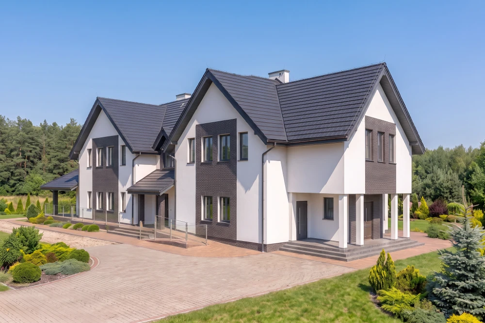 Projekt motelu, pensjonatu K-07, budynek parterowy z poddaszem użytkowym, bez, garażu, bez podpiwniczenia - wizualizacja elewacji prawej