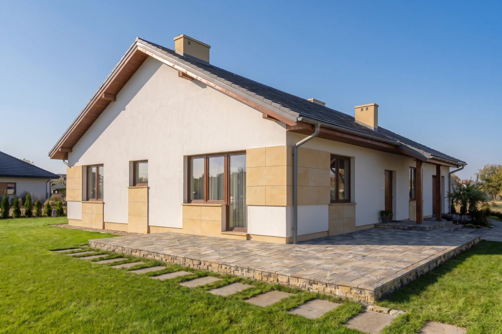 Projekt domu Cisowiec L-5518, parterowy z garażem jednostanowiskowym, niepodpiwniczony - wizualizacja elewacji lewej