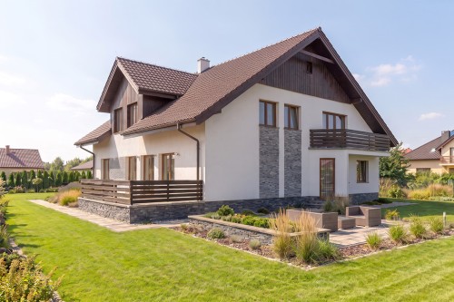 Projekt domu Ciepielów tech. DM-6194 tech., parterowy z poddaszem mieszkalnym, częściowo podpiwniczony - wizualizacja elewacji lewej